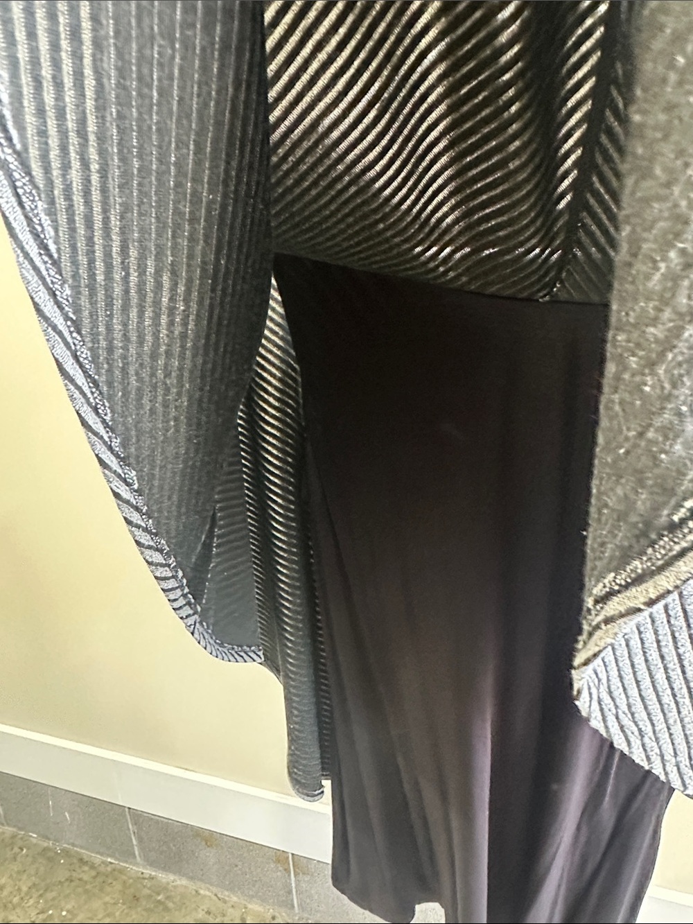 AB Studio grey and black striped top size large women’s - Picture 3 of 4